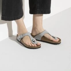 Birkenstock Gizeh Birko-Flor Patent -Birkenstock Sandal Shop 1020171 f closeup f