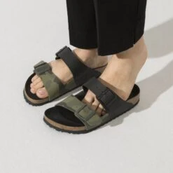 Birkenstock Arizona Split Birko-Flor Black/Desert Soil Camo Green 19 Birkenstock Arizona Split Birko-Flor Black/Desert Soil Camo Green -Birkenstock Sandal Shop 1021131 detail 8