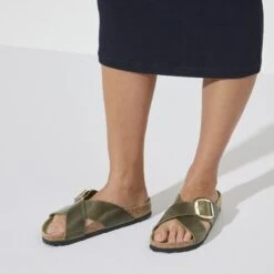 Birkenstock Siena Big Buckle Oiled Leather -Birkenstock Sandal Shop 1024053 f closeup f