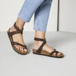 Birkenstock Yara Oiled Leather Habana 14 Birkenstock Yara Oiled Leather Habana -Birkenstock Sandal Shop 13391 f closeup f